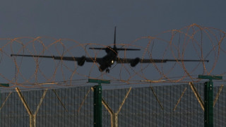 «Ναι» από τη Βρετανία στη χρήση βάσεων από τις ΗΠΑ για επιθέσεις στα Στενά του Ορμούζ