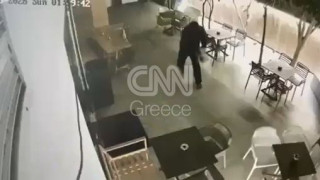 Βίντεο από τη δράση διαρρηκτών στα νότια προάστια - Έβαζαν στο στρόχαστρο καταστήματα