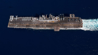 Οι ΗΠΑ «κυκλώνουν» το Ορμούζ μέσω βρετανικών βάσεων - Το Ιράν... ζωντάνεψε τον Χαμενεΐ και απειλεί