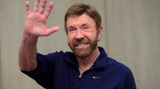 Οι «σκληροί» του Χόλυγουντ αποχαιρετούν τον Τσακ Νόρις