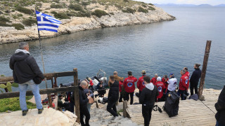 Αίσιο τέλος στην επιχείρηση απεγκλωβισμού δύτη στα Λιμανάκια Βουλιαγμένης