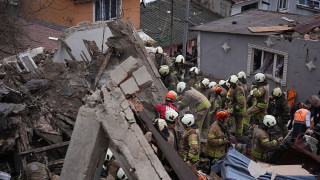 Κατέρρευσαν δύο κτήρια στην Κωνσταντινούπολη - Ανασύρθηκαν επτά άτομα, δύο παγιδευμένοι