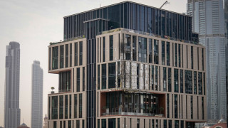 «Εδώ δεν νιώθουμε τον πόλεμο»: Έλληνες που ζουν σε Ντουμπάι και Ριάντ δεν φοβούνται τα ιρανικά πυρά