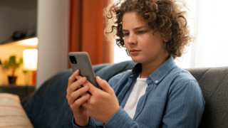 Πώς χρησιμοποιούν οι έφηβοι την ΑΙ; Οι γονείς νομίζουν ότι ξέρουν, αλλά δεν έχουν ιδέα