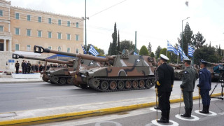 Live η μεγάλη στρατιωτική παρέλαση στο κέντρο της Αθήνας