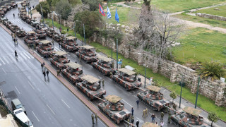 25η Μαρτίου: Πυρετός προετοιμασιών στο κέντρο της Αθήνας για την παρέλαση