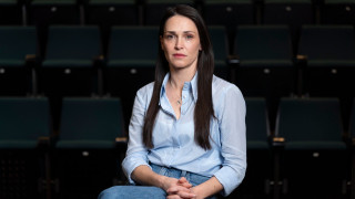 Η Μαίρη Μηνά «Επί Σκηνής»: «Bουτήξαμε xωρίς δίχτυ ασφαλείας σε κάτι τρομακτικά άγνωστο»