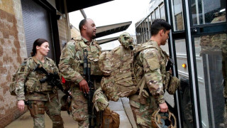 Ο Τραμπ εξετάζει την αποστολή ακόμη 10.000 στρατιωτών στη Μέση Ανατολή