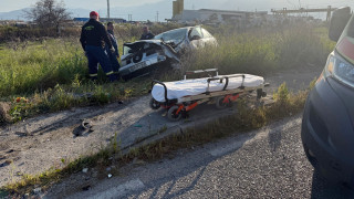 Σφοδρό τροχαίο στην Πύργου-Κυπαρισσίας: ΙΧ κόπηκε στα δύο - Μάχη να κρατηθεί στη ζωή δίνει 30χρονος