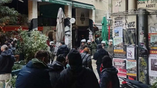 Άγνωστοι επιτέθηκαν με πέτρες σε διμοιρία των ΜΑΤ στα Εξάρχεια - 114 προσαγωγές