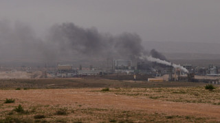 Οι εισβολείς «θα καούν ζωντανοί» προειδοποιεί το Ιράν και χτυπά εργοστάσια στο Ισραήλ