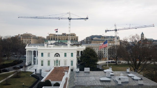 Τραμπ: Ο αμερικανικός στρατός χτίζει «μεγάλο συγκρότημα» κάτω από την αίθουσα χορού του Λευκού Οίκου