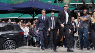 Ο Κυριάκος Μητσοτάκης στη Μητρόπολη για το τελευταίο αντίο στη Μαρινέλλα