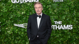 Ο Άλεκ Μπάλντουιν επιστρέφει στη δράση με το αστυνομικό θρίλερ «Kockroach»