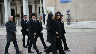 Σήμερα το τελευταίο αντίο στη Μαρινέλλα: Μέχρι τις 13:00 σε λαϊκό προσκύνημα η σορός της