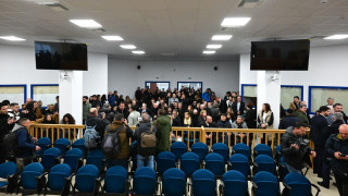 Με ταυτότητα για όλους η είσοδος στη δίκη των Τεμπών - Σε δύο αίθουσες οι συγγενείς θυμάτων