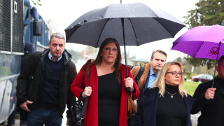 Ζωή Κωνσταντοπούλου: Θα έπρεπε να περιμένουν τους γονείς με ένα λουλούδι