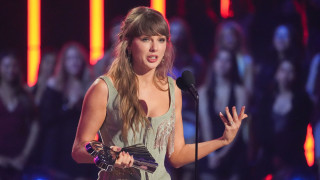 Η Τέιλορ Σουίφτ τιμά την Ελίζαμπεθ Τέιλορ με νέο βίντεο-έκπληξη