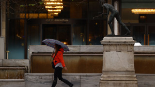 Κακοκαιρία Erminio: Πλημμύρισε το δικαστικό μέγαρο Κορίνθου - Με ομπρέλες εντός κτηρίου οι υπάλληλοι