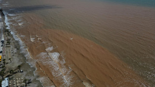 Κακοκαιρία Erminio: Η παραλία Μαραθώνα ένας απέραντος λασπότοπος - Φωτογραφίες από drone