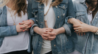 Η γυναικολογική φροντίδα σε κάθε ηλικία: Γιατί η εξατομίκευση κάνει τη διαφορά