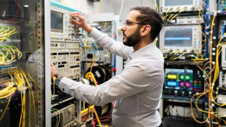 Νέο ρεκόρ με οπτικές ίνες επιτρέπει το ταυτόχρονο streaming 50 εκατομμυρίων ταινιών