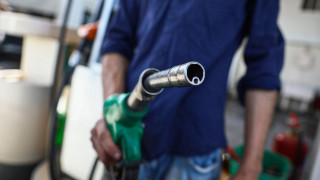 FT: Επιβολή δελτίου στα καύσιμα εξετάζει η ΕΕ - Τι θα γίνει με το πετρέλαιο