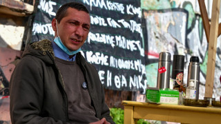 Προσφυγικά Αλεξάνδρας: Κατέρρευσε ο απεργός πείνας Αριστοτέλης Χαντζής την 58η μέρα