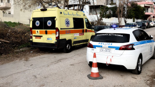 Σοβαρό τροχαίο στην Εύβοια: Κινδύνεψαν επιβάτες όταν αυτοκίνητο έπεσε μέσα σε ρέμα