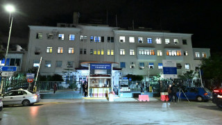 Πειραιάς: Με τραύματα στο κεφάλι ο 17χρονος που παρασύρθηκε από λεωφορείο- Χειρουργήθηκε στο Τζάνειο