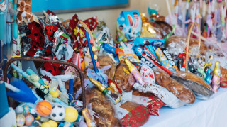 Διανομή πασχαλινών ειδών σε παιδιά ευάλωτων οικογενειών από τον Δήμο Αθηναίων