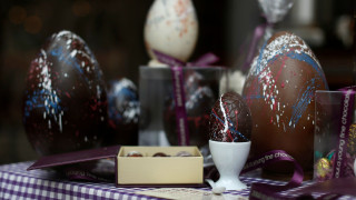 Πώς ο πόλεμος στο Ιράν ανεβάζει τις τιμές στα σοκολατένια πασχαλινά αυγά