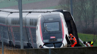 Σύγκρουση τρένου υψηλής ταχύτητας με φορτηγό στη Γαλλία: Νεκρός ο οδηγός - Πάνω από 20 τραυματίες