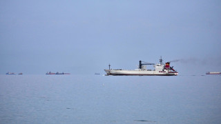 Τα πρώτα πλοία διέσχισαν τα Στενά του Ορμούζ μετά τη συμφωνία ΗΠΑ και Ιράν για εκεχειρία