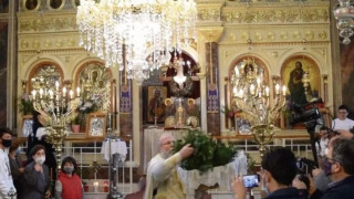 Το μήνυμα της Πρώτης Ανάστασης - Πότε φτάνει στην Αθήνα το Άγιο Φως