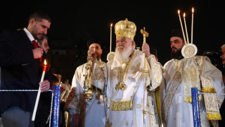 Με λαμπρότητα και κατάνυξη το «Χριστός Ανέστη» σε Αθήνα και Θεσσαλονίκη - Το μήνυμα του Ιερώνυμου 