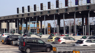 Kατά κύματα η επιστροφή των εκδρομέων του Πάσχα: Ουρές χιλιομέτρων στα διόδια Ελευσίνας