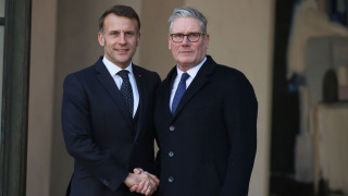 Σύνοδο Κορυφής για τα Στενά του Ορμούζ συγκαλούν Στάρμερ και Μακρόν