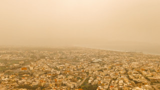 Καιρός: «Κοκτέιλ σκόνης», νοτιάδων και τοπικών βροχών - Στους 25 βαθμούς η θερμοκρασία