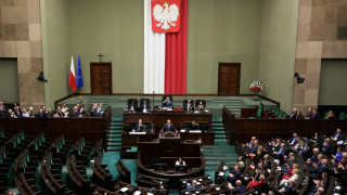 Πολωνός βουλευτής σήκωσε σημαία του Ισραήλ με σβάστικα: «Είναι το νέο Τρίτο Ράιχ»