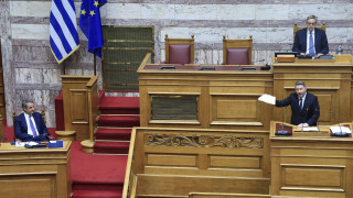 Μητσοτάκης: Τοξικός βούρκος πνίγει την κοινωνία - Ανδρουλάκης: Παραιτηθείτε, μονόδρομος οι εκλογές