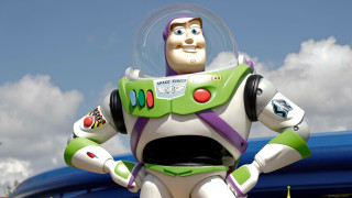 Toy Story 5: Woody εναντίον Buzz με φόντο την απειλή των tablets - Ο κόσμος των παιχνιδιών αλλάζει