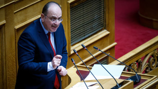 Προβληματισμός για τις αναρτήσεις Λαζαρίδη μετά την παραίτηση - Νέα «πυρά» από την αντιπολίτευση