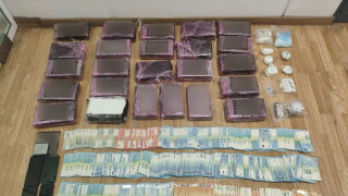 Πειραιάς: Τρεις συλλήψεις για διακίνηση ναρκωτικών - Βρέθηκαν πάνω από 27 κιλά κοκαΐνης