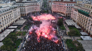 Ο ΠΑΟΚ έγινε 100 ετών και η Θεσσαλονίκη πήρε «φωτιά» από χιλιάδες οπαδούς του σε απίστευτο pyro show