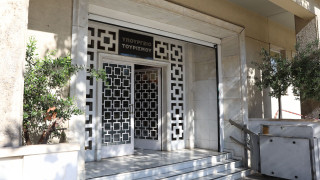 Νεκρή 51χρονη γυναίκα που έπεσε από τον δεύτερο όροφο του υπουργείου Τουρισμού