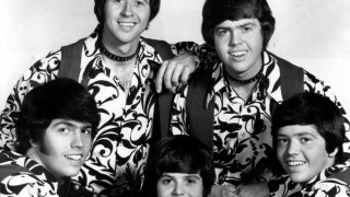 Πέθανε ο Άλαν Όσμοντ των The Osmonds – Ο άνθρωπος που διαμόρφωσε τον ήχο μιας εποχής