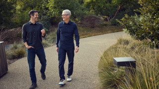 Apple: Τι σηματοδοτεί η αλλαγή σκυτάλης στον αμερικανικό κολοσσό των ψηφιακών τεχνολογιών