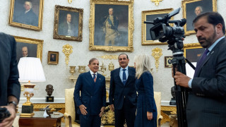 Πώς το Πακιστάν έμαθε να μιλάει τη γλώσσα του Τραμπ και έγινε ένας απρόσμενος ειρηνοποιός