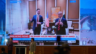 «Πυρά» Χαμενεΐ και Αραγτσί κατά των ΗΠΑ - Προς οριστική αναβολή το ταξίδι του Βανς στο Ισλαμαμπάντ